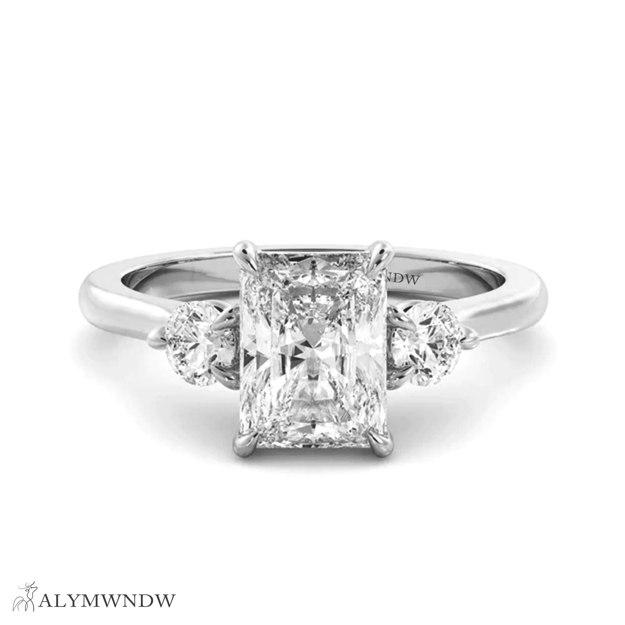 Royal Emerald Ring With Lab Grown Diamond - Alymwndw